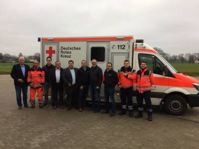 Der Landtagsabgeordnete Volker Meyer besucht zusammen mit Heino Hildebrandt und Dr. Dennis-Kenji Kipker die Rettungswache in Leeste.