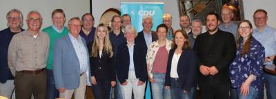 Die anwesenden Kandidaten der CDU Weyhe: (v.l.)  Harald Nienaber, Udo H&uuml;bner, Kurt Meier, Heino Hildebrand, Frank Schwarz, Yasmine Goldschmidt, Lucas Nothnagel, Dennis Thomann, Dr. Helgard Struckmeier, G&uuml;nter Helms, Janine Greulich, Claus-Peter Wessel, Anja Kappler, &Uuml;mit Arslan, Sven Topp,
Dr.-Ing. Volkan Gizli, Joachim Klomburg, Marisa Engelmann, Bernd Brickmann &copy; CDU Weyhe